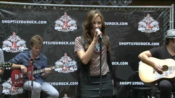Demi Lovato  Live at Glendale Galleria  in LA for Cambio in HD 01841