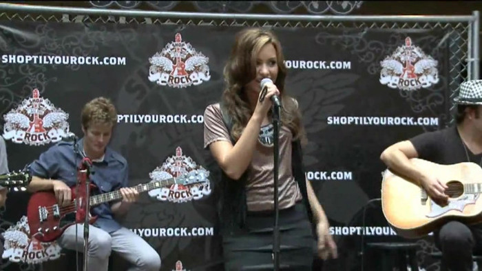 Demi Lovato  Live at Glendale Galleria  in LA for Cambio in HD 01845