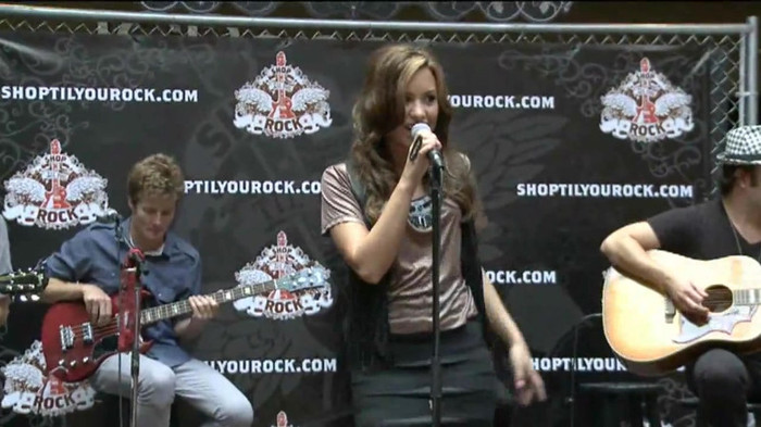 Demi Lovato  Live at Glendale Galleria  in LA for Cambio in HD 01846