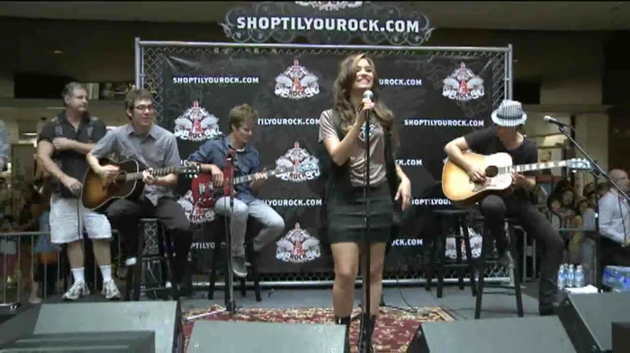 Demi Lovato  Live at Glendale Galleria  in LA for Cambio in HD 01359