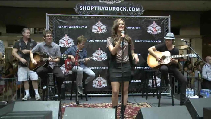Demi Lovato  Live at Glendale Galleria  in LA for Cambio in HD 01362