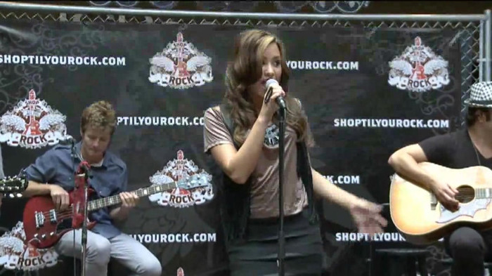 Demi Lovato  Live at Glendale Galleria  in LA for Cambio in HD 01851