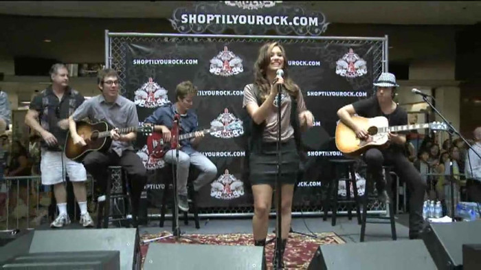 Demi Lovato  Live at Glendale Galleria  in LA for Cambio in HD 01365