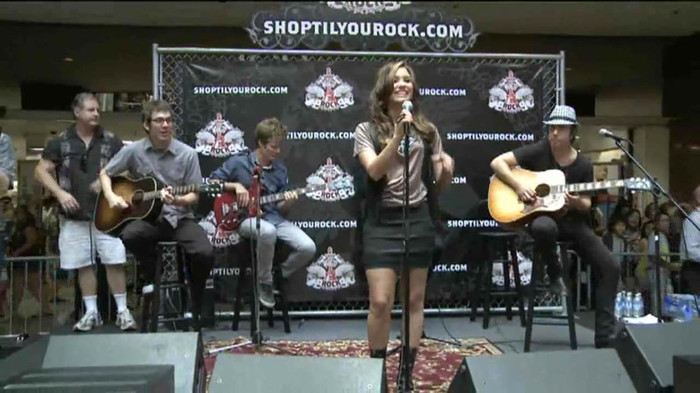 Demi Lovato  Live at Glendale Galleria  in LA for Cambio in HD 01366