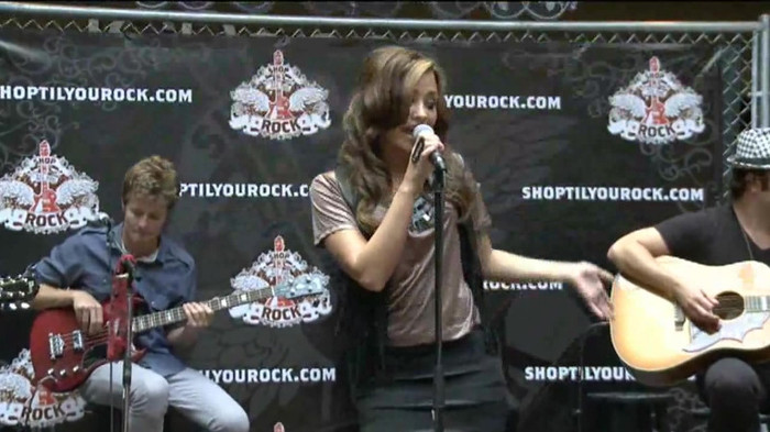 Demi Lovato  Live at Glendale Galleria  in LA for Cambio in HD 01856