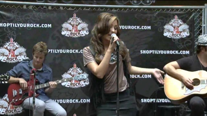 Demi Lovato  Live at Glendale Galleria  in LA for Cambio in HD 01857