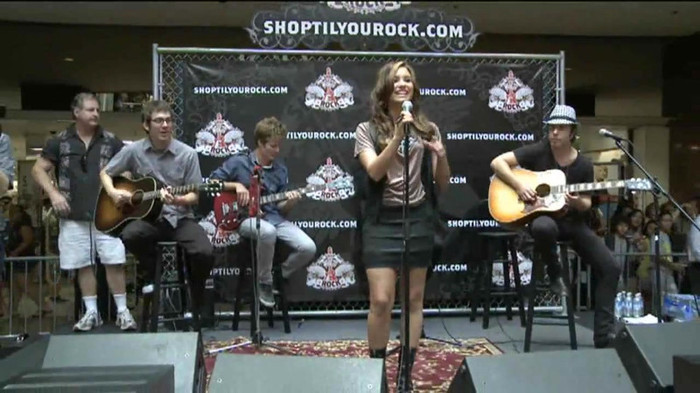 Demi Lovato  Live at Glendale Galleria  in LA for Cambio in HD 01369