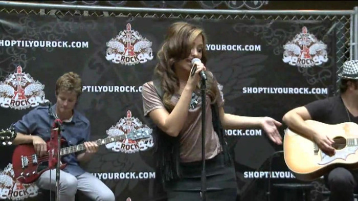 Demi Lovato  Live at Glendale Galleria  in LA for Cambio in HD 01859