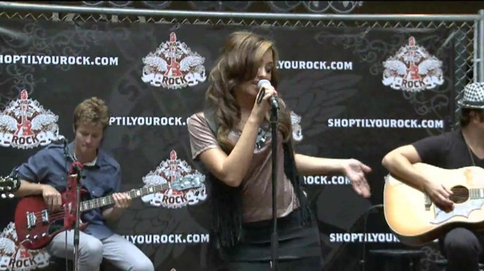 Demi Lovato  Live at Glendale Galleria  in LA for Cambio in HD 01861