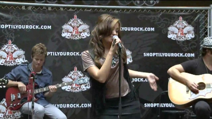 Demi Lovato  Live at Glendale Galleria  in LA for Cambio in HD 01863