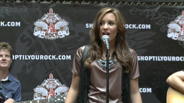 Demi Lovato  Live at Glendale Galleria  in LA for Cambio in HD 00915