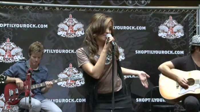 Demi Lovato  Live at Glendale Galleria  in LA for Cambio in HD 01867