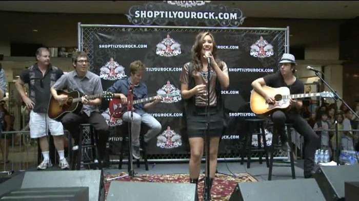 Demi Lovato  Live at Glendale Galleria  in LA for Cambio in HD 01381