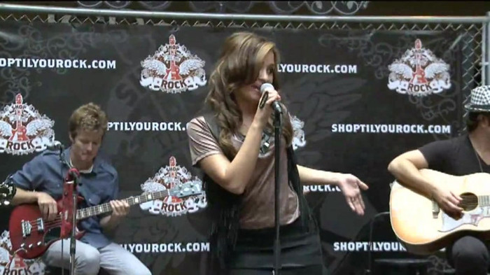 Demi Lovato  Live at Glendale Galleria  in LA for Cambio in HD 01869