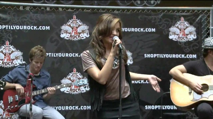 Demi Lovato  Live at Glendale Galleria  in LA for Cambio in HD 01872