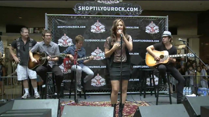 Demi Lovato  Live at Glendale Galleria  in LA for Cambio in HD 01387