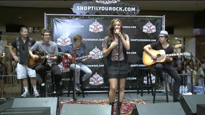 Demi Lovato  Live at Glendale Galleria  in LA for Cambio in HD 01390