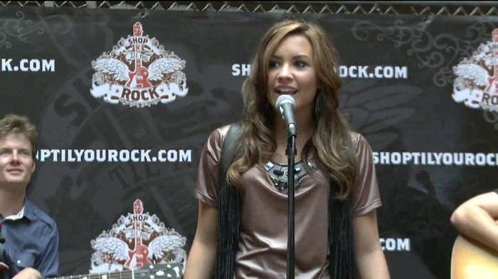 Demi Lovato  Live at Glendale Galleria  in LA for Cambio in HD 00922