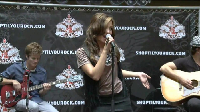 Demi Lovato  Live at Glendale Galleria  in LA for Cambio in HD 01880