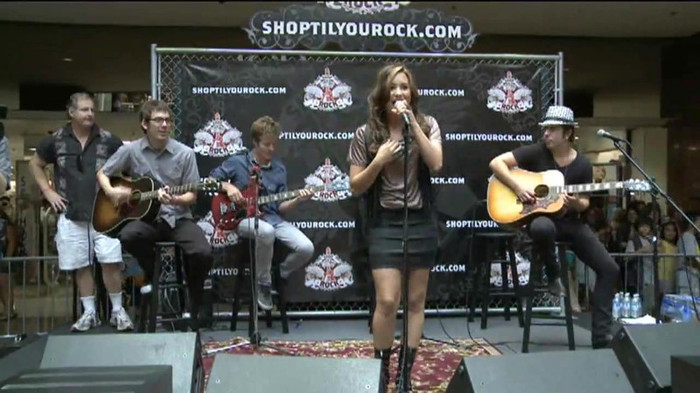 Demi Lovato  Live at Glendale Galleria  in LA for Cambio in HD 01393