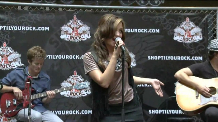 Demi Lovato  Live at Glendale Galleria  in LA for Cambio in HD 01881
