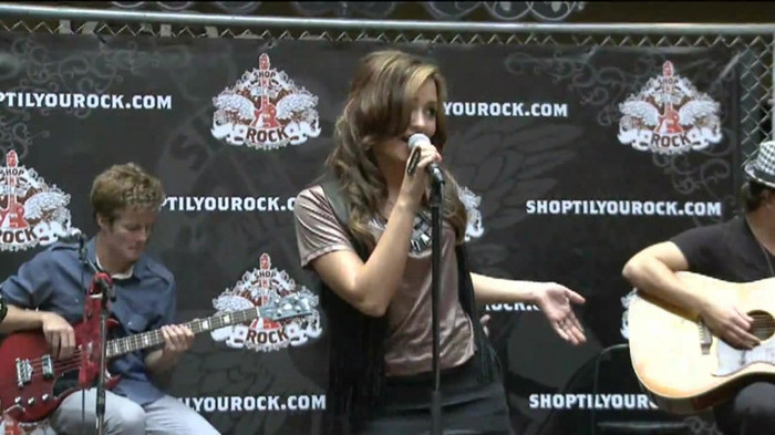 Demi Lovato  Live at Glendale Galleria  in LA for Cambio in HD 01886