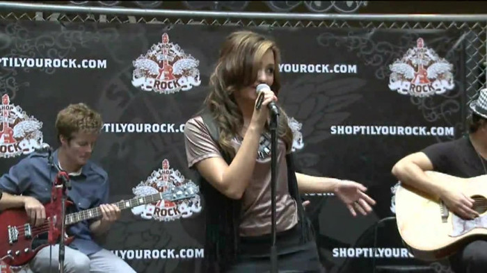 Demi Lovato  Live at Glendale Galleria  in LA for Cambio in HD 01888
