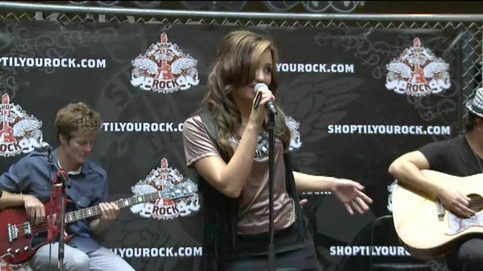 Demi Lovato  Live at Glendale Galleria  in LA for Cambio in HD 01889