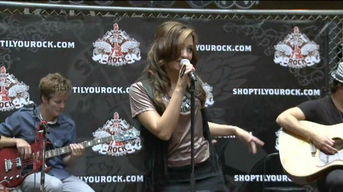 Demi Lovato  Live at Glendale Galleria  in LA for Cambio in HD 01890