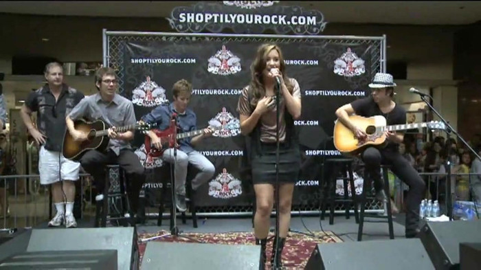 Demi Lovato  Live at Glendale Galleria  in LA for Cambio in HD 01404 - Demilush - Live at Glendale Galleria in LA for Cambio Part oo2