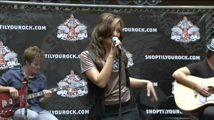 Demi Lovato  Live at Glendale Galleria  in LA for Cambio in HD 01892