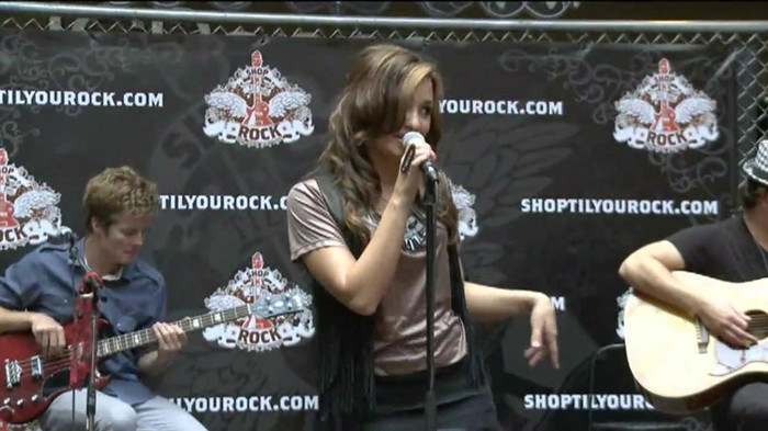 Demi Lovato  Live at Glendale Galleria  in LA for Cambio in HD 01893