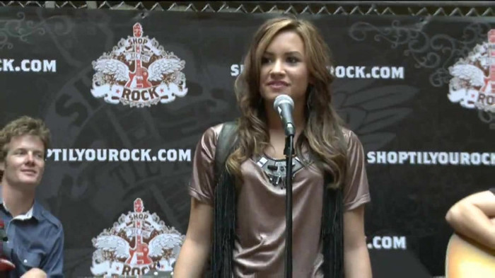 Demi Lovato  Live at Glendale Galleria  in LA for Cambio in HD 00940