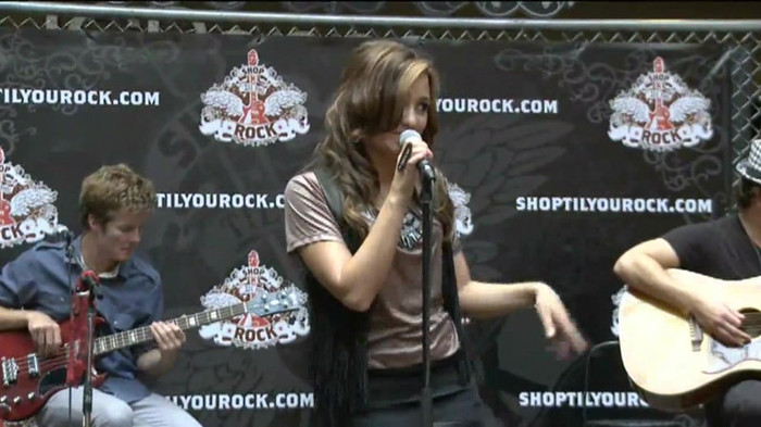 Demi Lovato  Live at Glendale Galleria  in LA for Cambio in HD 01896