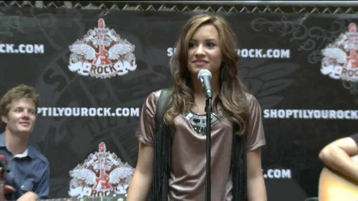 Demi Lovato  Live at Glendale Galleria  in LA for Cambio in HD 00942