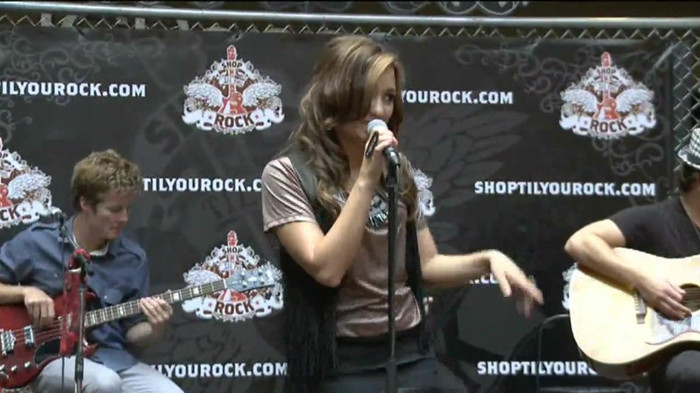 Demi Lovato  Live at Glendale Galleria  in LA for Cambio in HD 01897