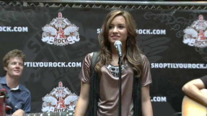 Demi Lovato  Live at Glendale Galleria  in LA for Cambio in HD 00943