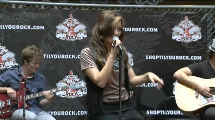 Demi Lovato  Live at Glendale Galleria  in LA for Cambio in HD 01898
