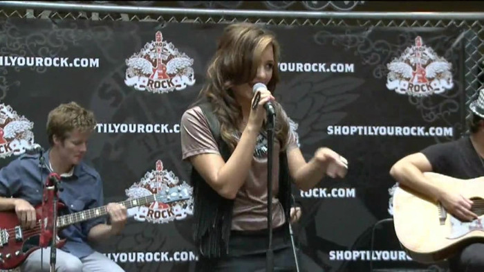 Demi Lovato  Live at Glendale Galleria  in LA for Cambio in HD 01901