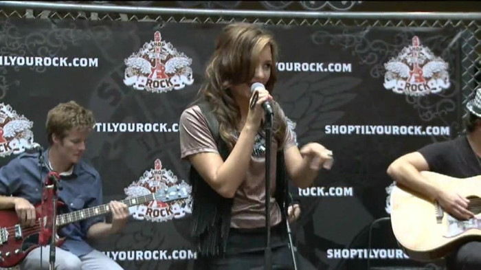Demi Lovato  Live at Glendale Galleria  in LA for Cambio in HD 01902