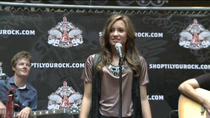Demi Lovato  Live at Glendale Galleria  in LA for Cambio in HD 00948