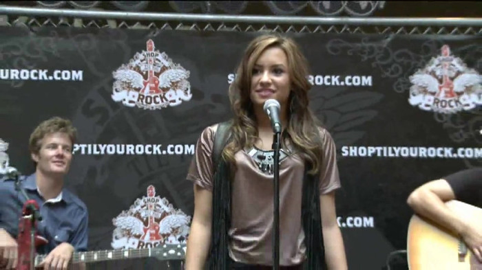 Demi Lovato  Live at Glendale Galleria  in LA for Cambio in HD 00949