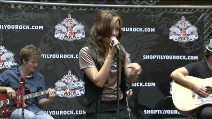 Demi Lovato  Live at Glendale Galleria  in LA for Cambio in HD 01903