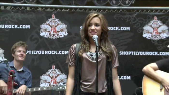 Demi Lovato  Live at Glendale Galleria  in LA for Cambio in HD 00950