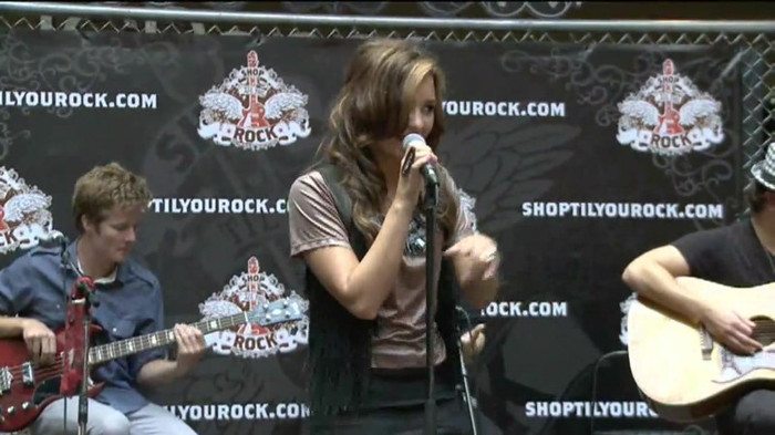Demi Lovato  Live at Glendale Galleria  in LA for Cambio in HD 01905