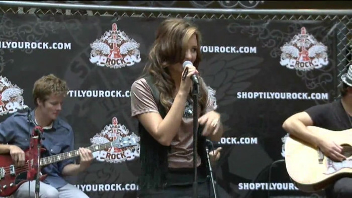 Demi Lovato  Live at Glendale Galleria  in LA for Cambio in HD 01906