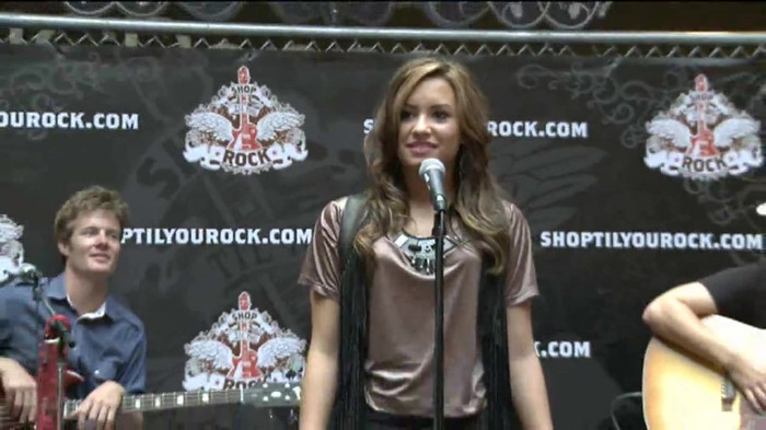 Demi Lovato  Live at Glendale Galleria  in LA for Cambio in HD 00952
