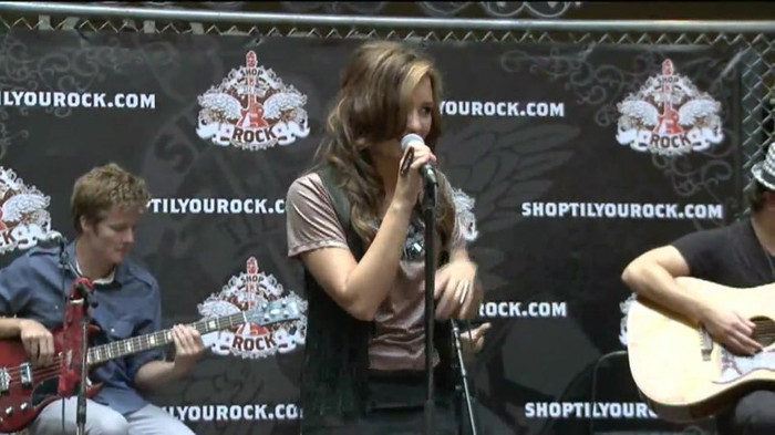 Demi Lovato  Live at Glendale Galleria  in LA for Cambio in HD 01907