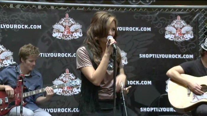 Demi Lovato  Live at Glendale Galleria  in LA for Cambio in HD 01908