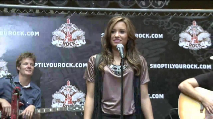 Demi Lovato  Live at Glendale Galleria  in LA for Cambio in HD 00954